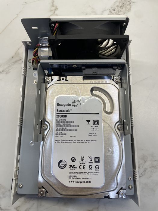 Synology DS212j NAS с диском Seagate 2 TB в комплекте