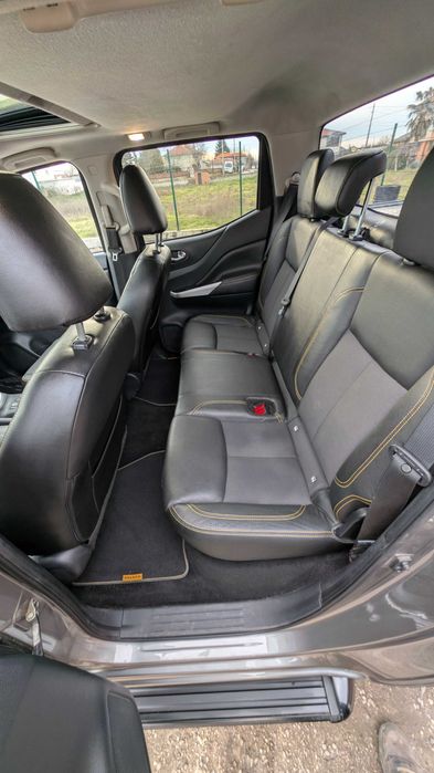 Nisan Navara Black edition