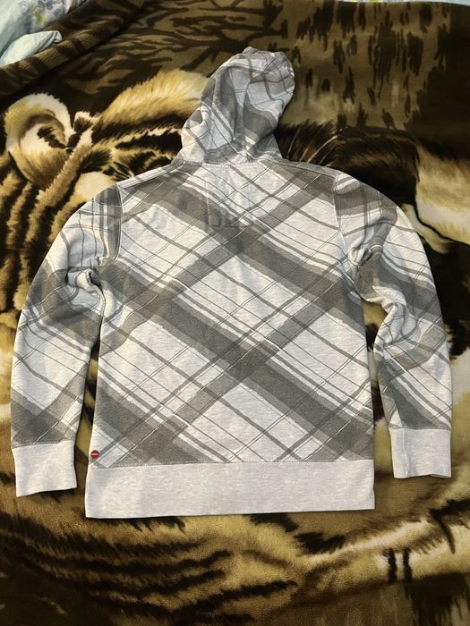 Продавам суичър ONEILL