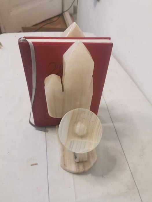 Suport de carti din marmura