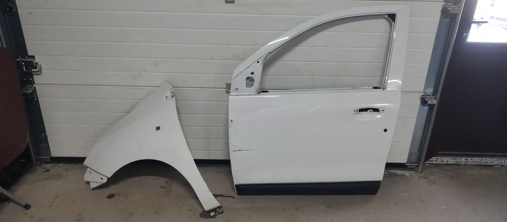 Ușa stânga față și aripa stângă Dacia dokker