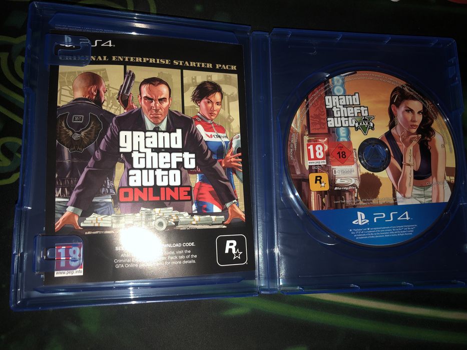 Vand joc ps4 aproape nou