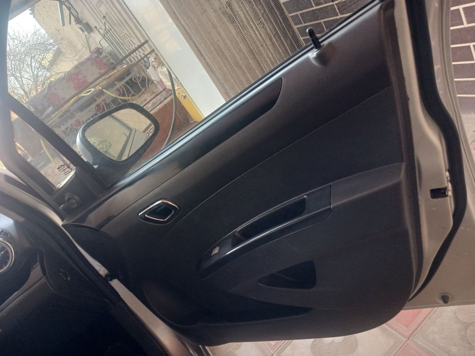 Спарк срочно продаеться