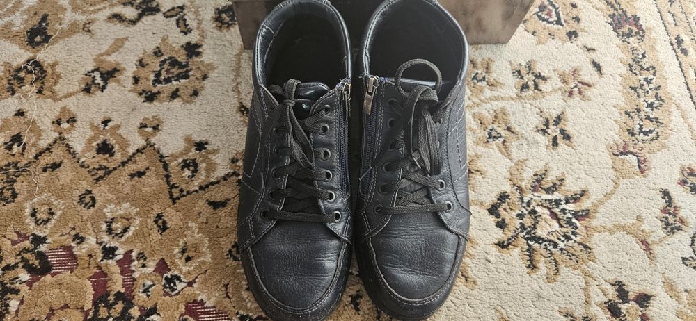 Продам мужские ботинки осень