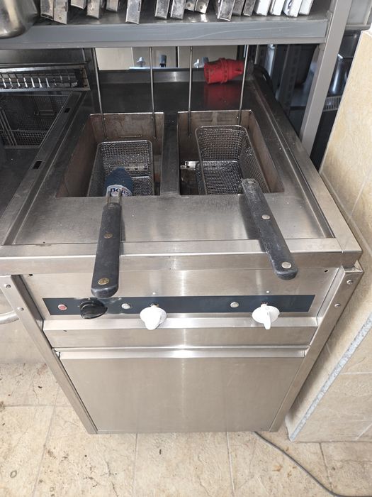 Friteuza electrica cu banc, la 380v, cu robinet