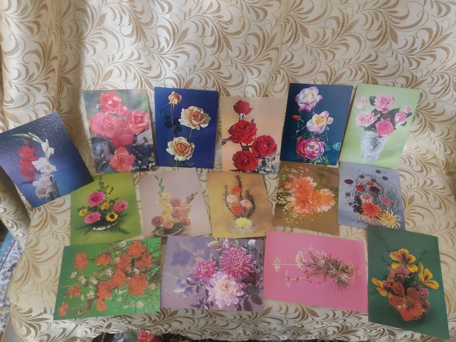 Продам открытки со цветами.