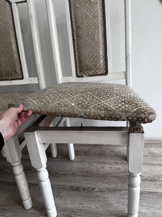 Стулья из дерева, сидушка с обивкой