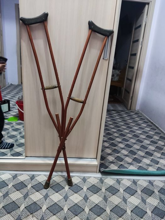 Костыли. Срочно!!!
