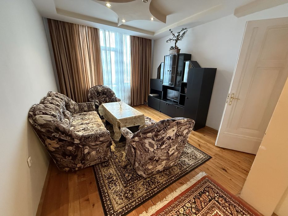 Тристаен апартамент в центъра на Асеновград