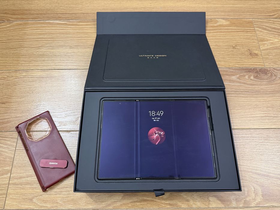 HUAWEI Mate XT Ultimate Design 16/512 GB – GBox, пълен комплект