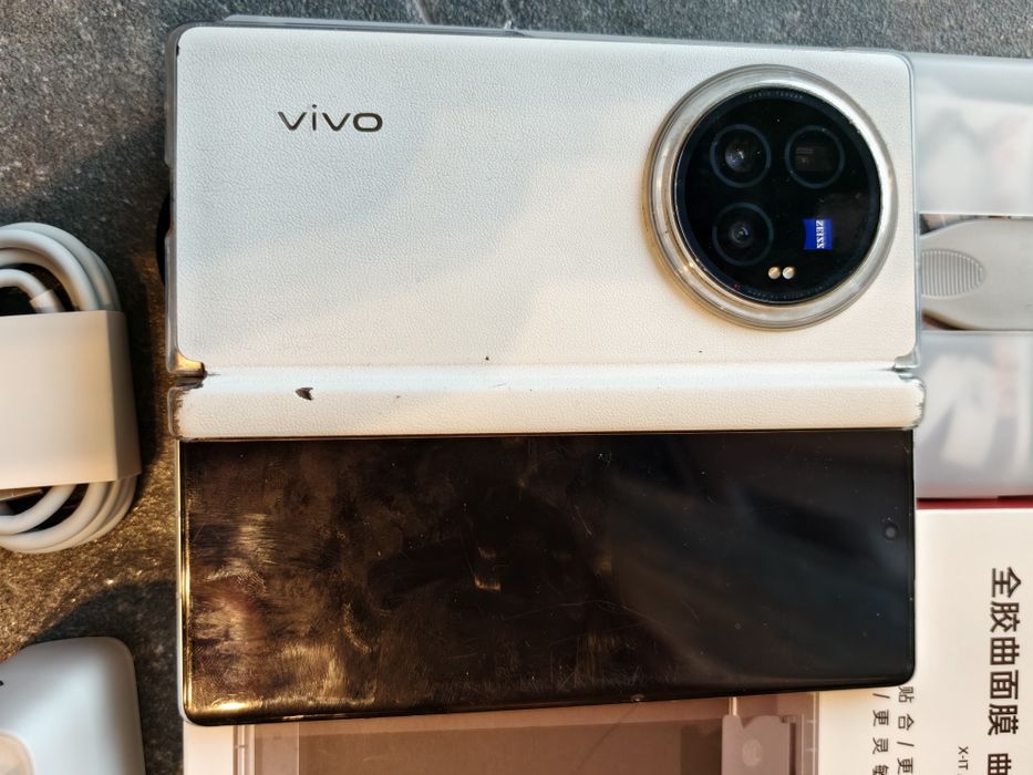 Vivo X Fold 3 Pro – 512GB – stare foarte bună – funcționează impecabil