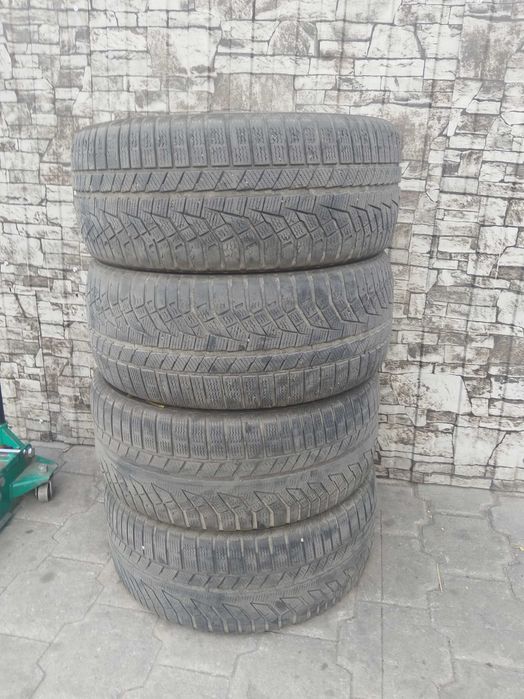 Продам 4 баллона 255/45/,R18