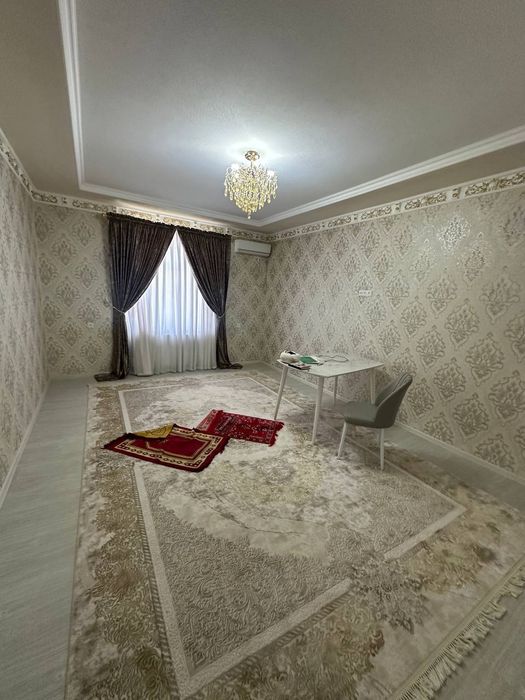 2 etaj 5 xonali uy sotiladi