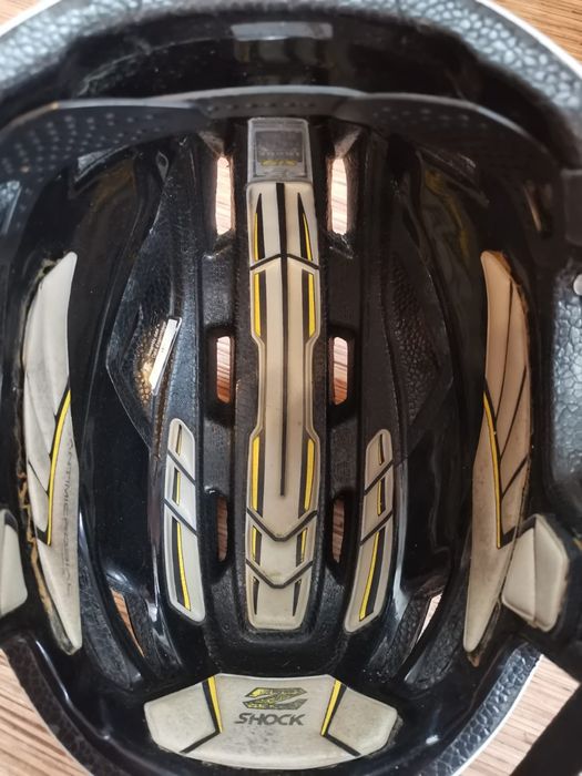 Продам хоккейный шлем