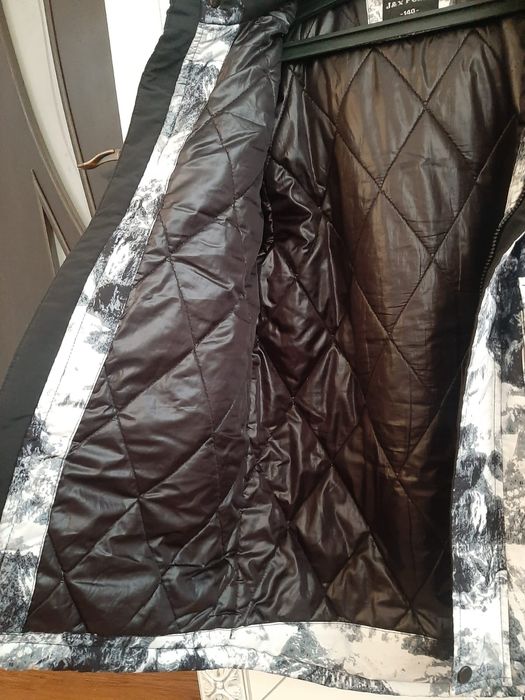 Продам осеннюю куртку