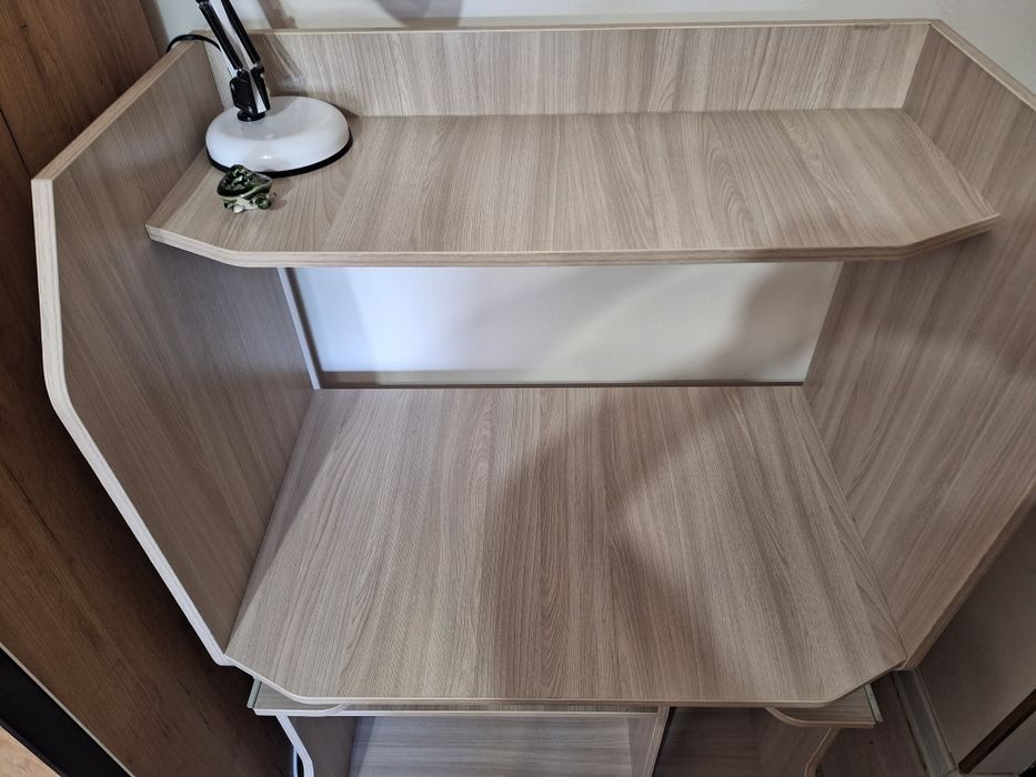 Срочно продам школьный стол