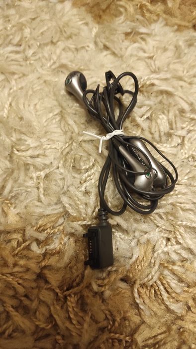 Слушалки Sony Ericsson в перфектно състояние!