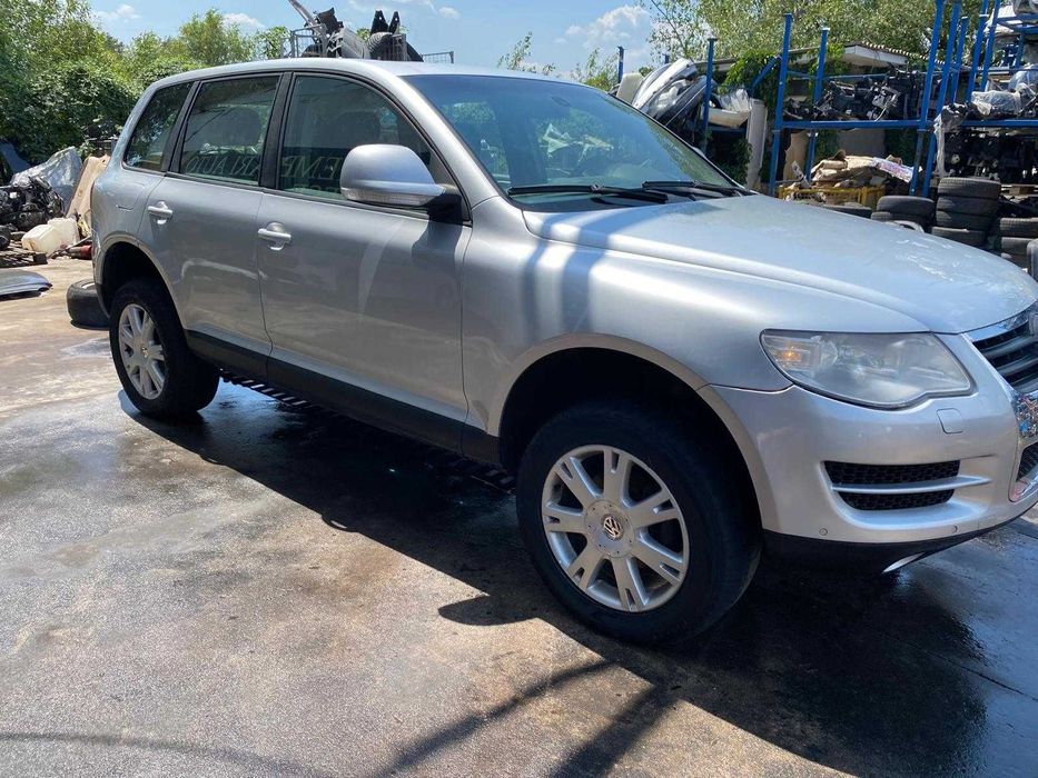Dezmembrez TOUAREG 7L facelift 2.5 BPE euro 4/bara fata/capota/far/usa