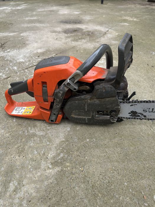 Vînd Huzvarna 550 adusa din Germania eu am lucrat cu ea e ca noua