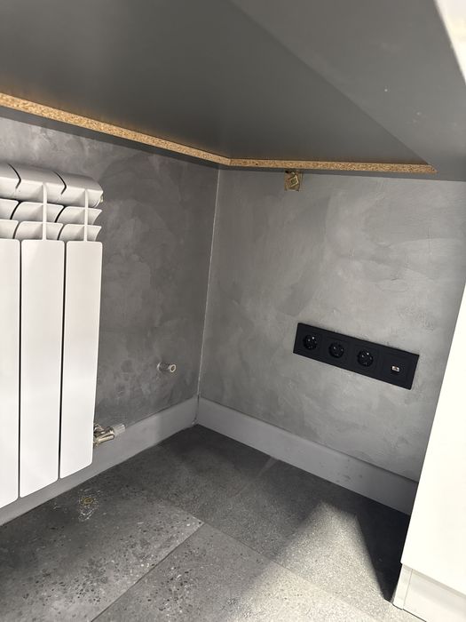 Серый стол и шкаф белый