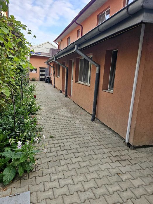 Închiriez garsonieră la casă,zona Penny bazar,intrare separată