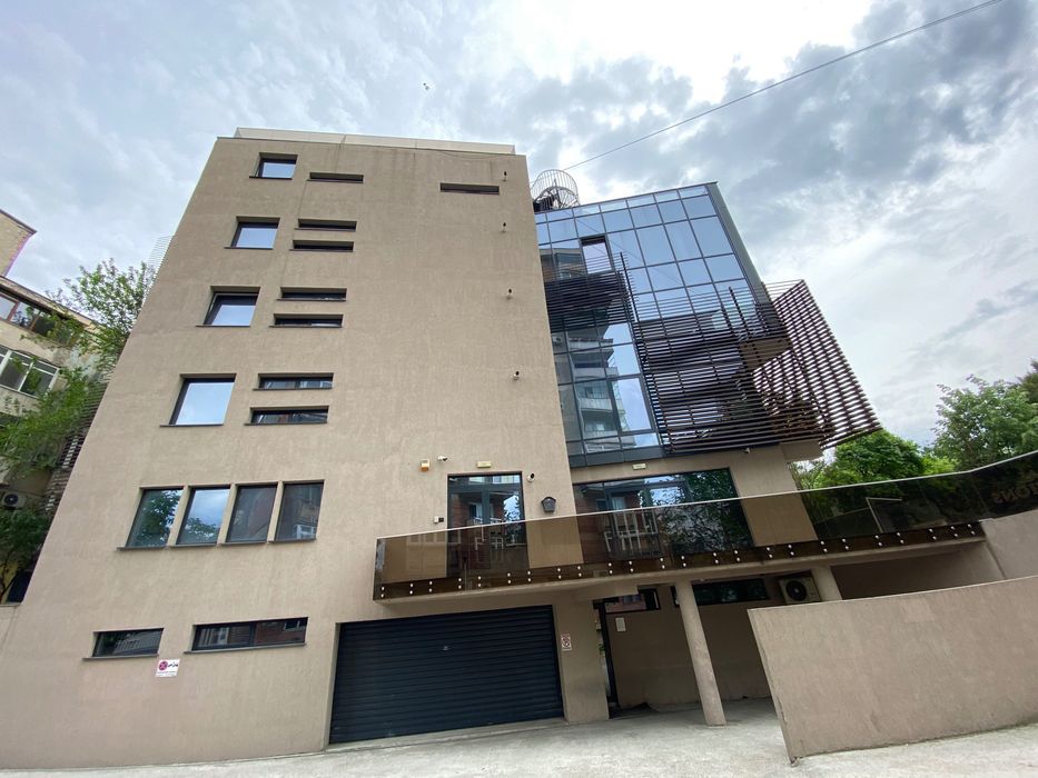 Spatiu birouri ultracentral Str Savinesti, 134mp etaj 1, 128mp demisol
