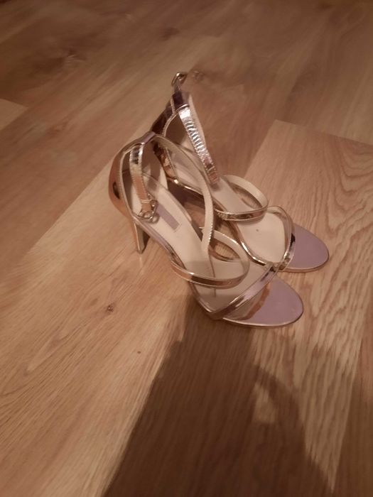 Sandale de ocazie