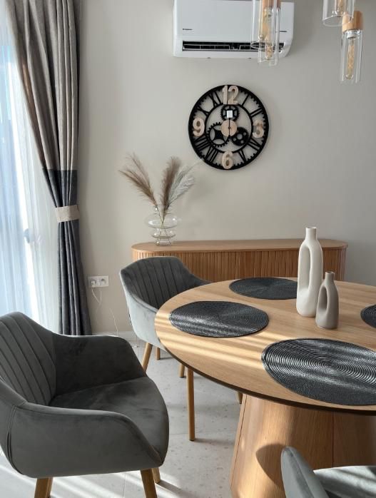 Дава се под наем Тристаен апартамент в Пловдив, Остромила - 96 кв.м за 850 € - Снимка #1