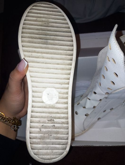 Vând cizme de vara.