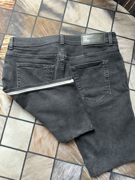 Vand blugi River Island barbati noi cu eticheta marime 34/32