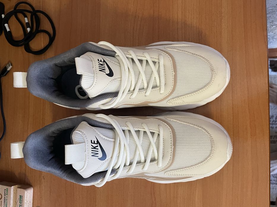 Кроссовки новые найк