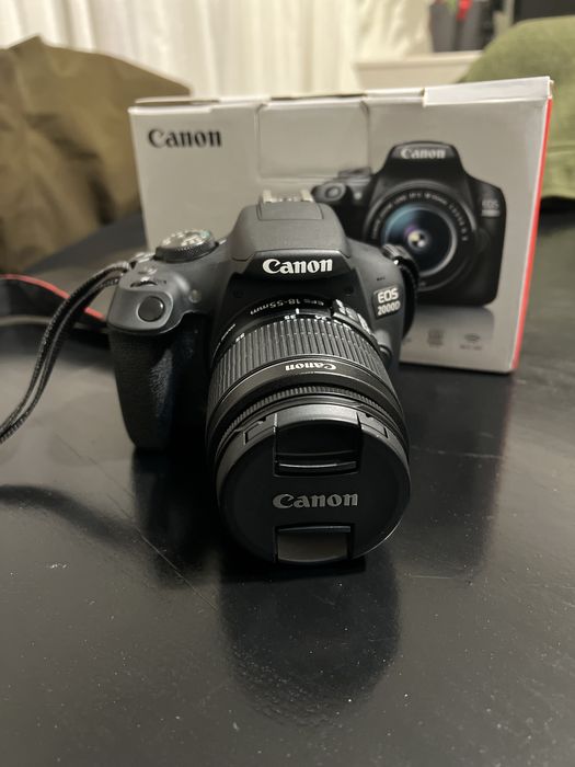 Aparat foto Canon 2000D