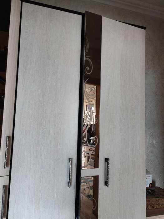 Продам плательно-вещевой шкаф