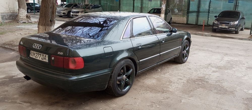 Продаю свою Ауди А 8, год 1994г.