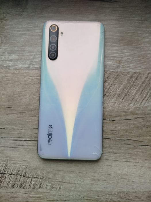 Продаю телефон риалми