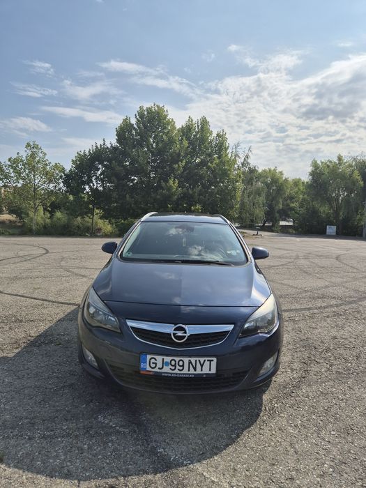 Opel Astra J - 2011