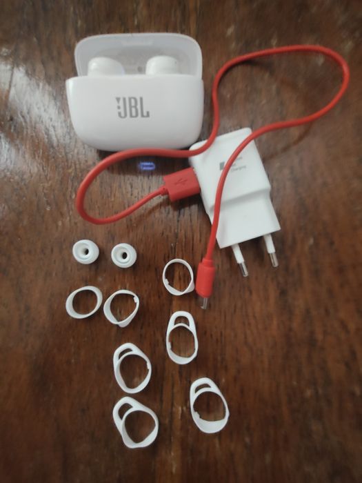 Vând  căsti bt jbl