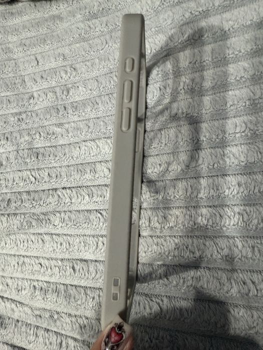 Продам чехол на IPhone 16pro max