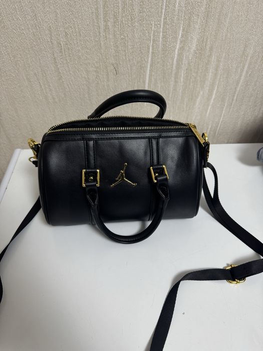 Стильная сумка с логотипом