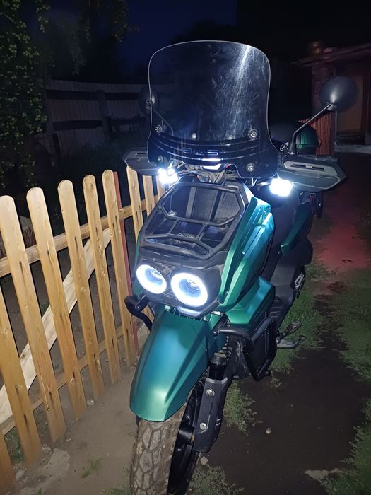 Продам скутер Bennali 200