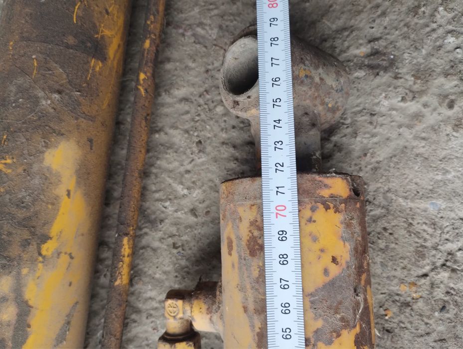 Pistoane hidraulice excavator – pentru cupă / braț, stare bună