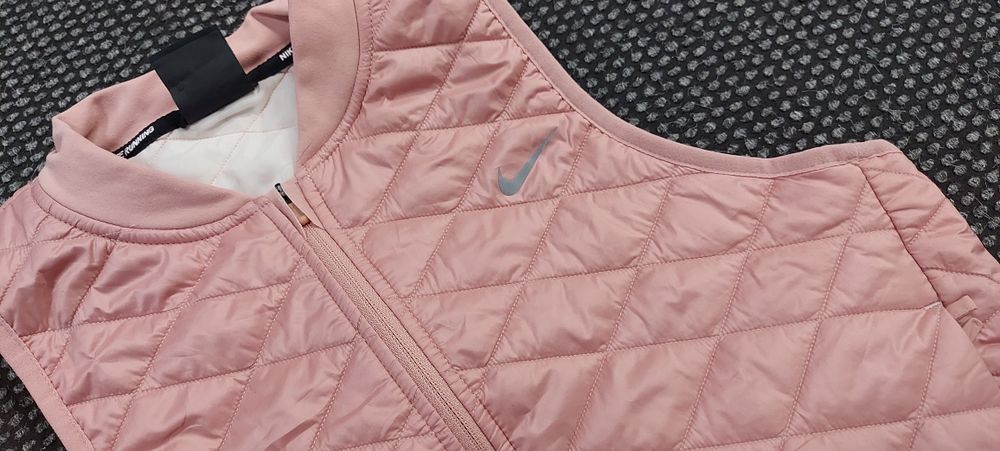 Nike дамски елек S размер