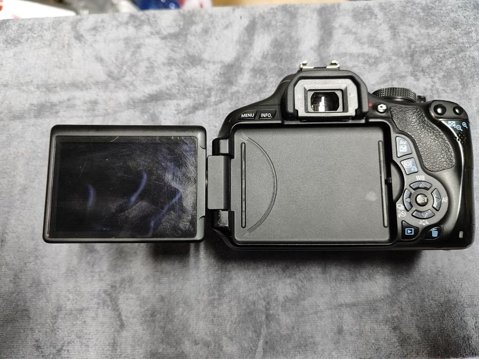 Canon 600D  тушка без ничего