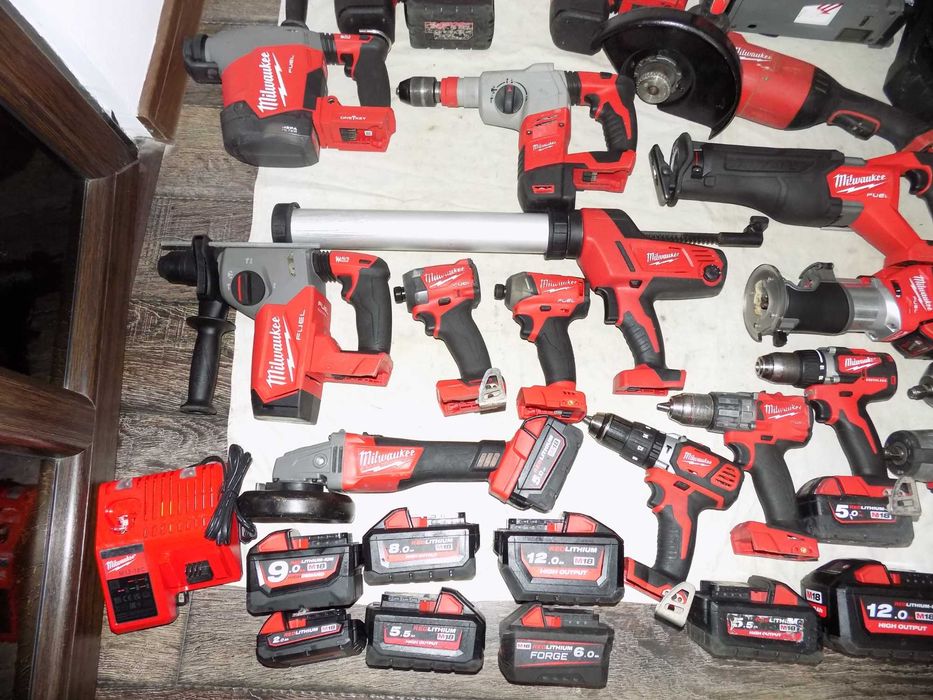 Fierastrau cu banda 12/18V Milwaukee M 18 FPS55 , M 18GG , C 18 PCG