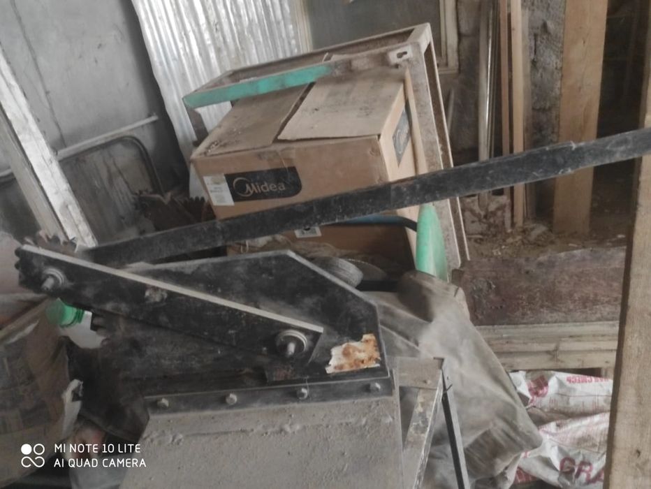 Продается гельятина.Качественная режет любые металлы.