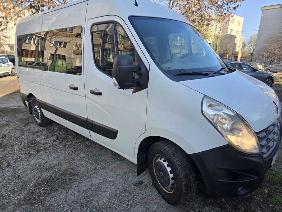 Închiriez microbuz 8+1 renault master 2014