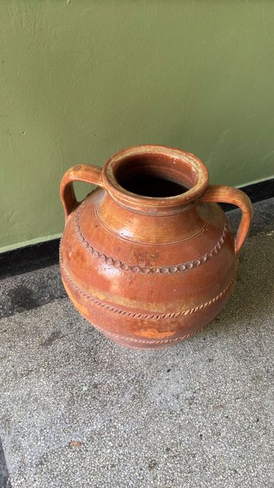 Керамична Ваза, около двадесет литра обем.