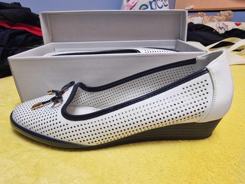 Нови обувки на марка Матстар