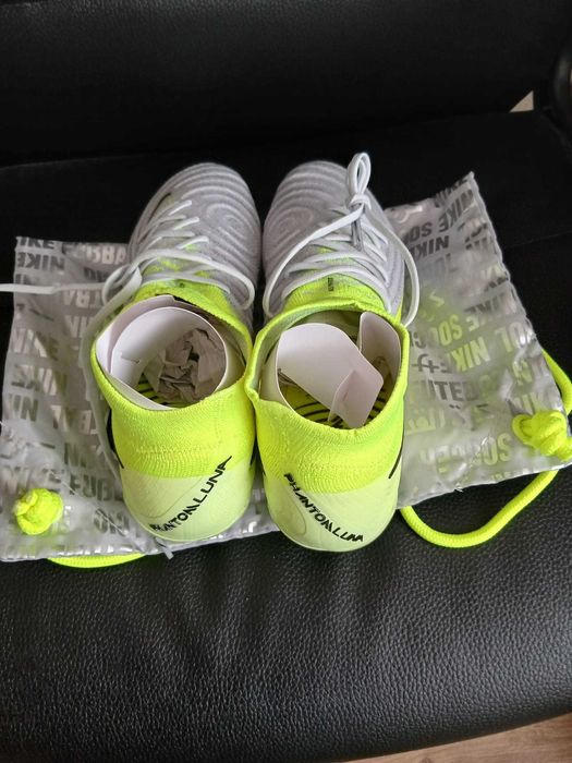 Футболни обувки Nike Phantom Luna