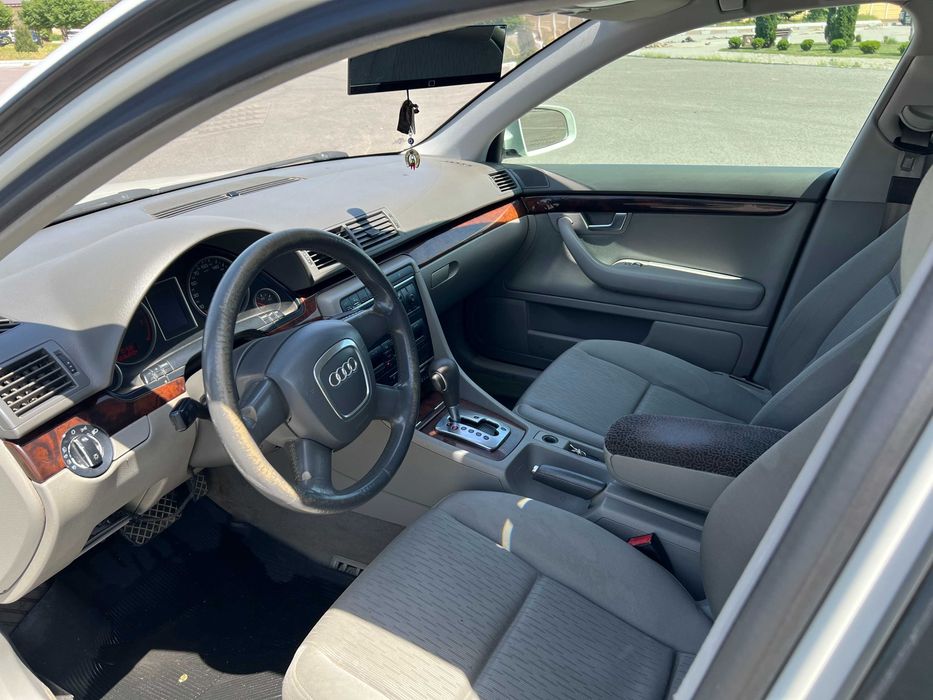 Audi A4 в хорошем состояние 1.8 турбо